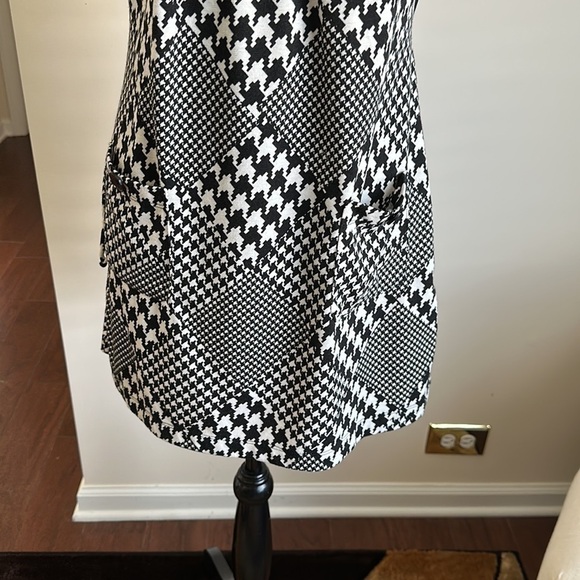 Speechless Black & White Asymmetrical Neckline Dress - Picture 6 of 9